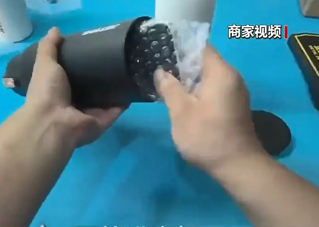 為防止學生沉迷手機，內地不少中小學都有嚴格的手機管理規定，一些商家動起腦筋幫學生「藏手機」。（微博@央視新聞）