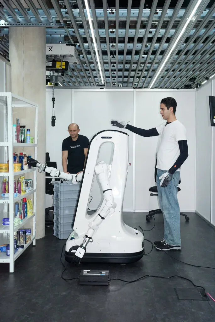纽鼐正与多家企业合作，为1000多名工人配备传感器套件。