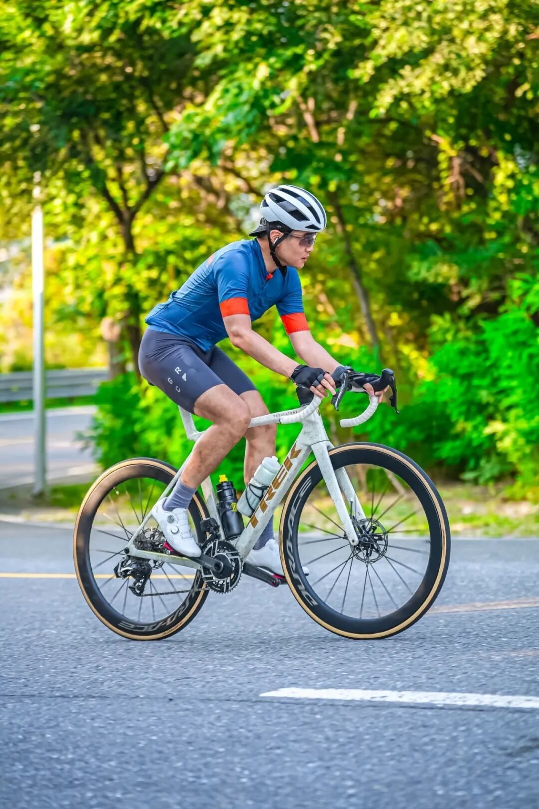 最值得买的顶级公路车?TREK 八代 Madone 评测 13 92468598d5c81a5a4aca458cdfb432e0a21e044cb131f9e52390a06a6eedd39a article