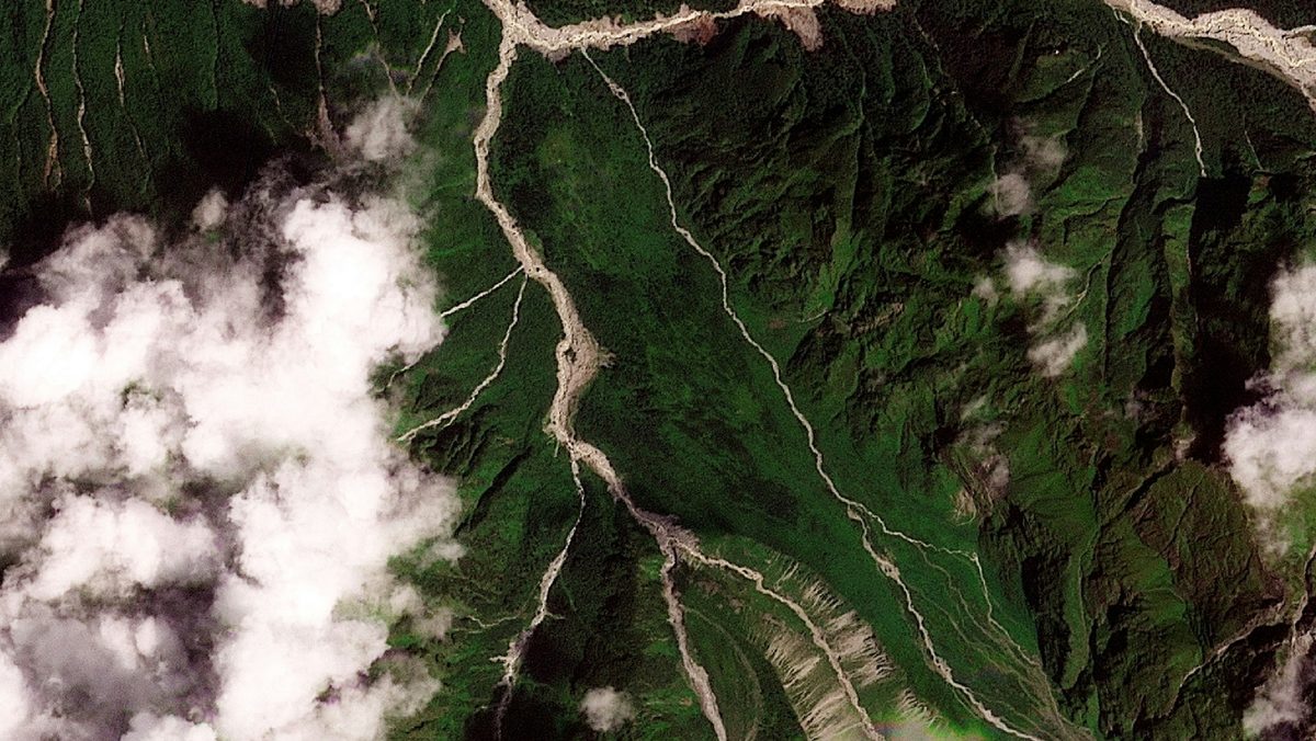 根據行星實驗室（Planet Labs）2026年8月26日、即洪水過後拍攝到的衛星圖片，可見現場淹水範圍之大。（路透社）