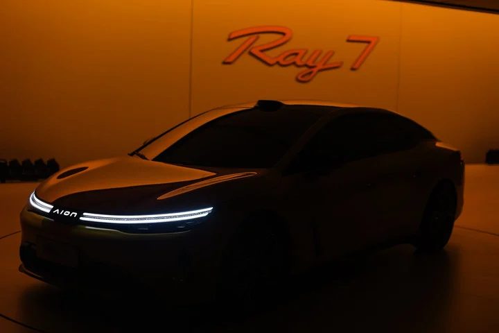 埃安 Ray7 亮相:33 米刹停、续航 700km,还用上了华为电驱 6 9434d92d13a62afa588de6aa0e6005f344b7e72f9392119e9ee92cf267a1400b article