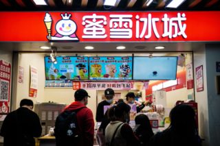 蜜雪冰城IP年销破9亿 单店收入却降近15% 1 9713061d81bb11e7b8ddab0db72a2babca61456a5f8123a91c9e996c73e5bcaa article