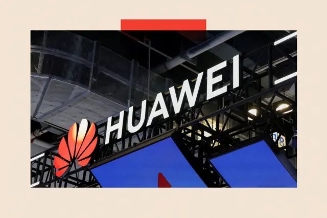 华为的橙色花瓣标志及白色“HUAWEI”字样，似乎安装在某种金属框架上。