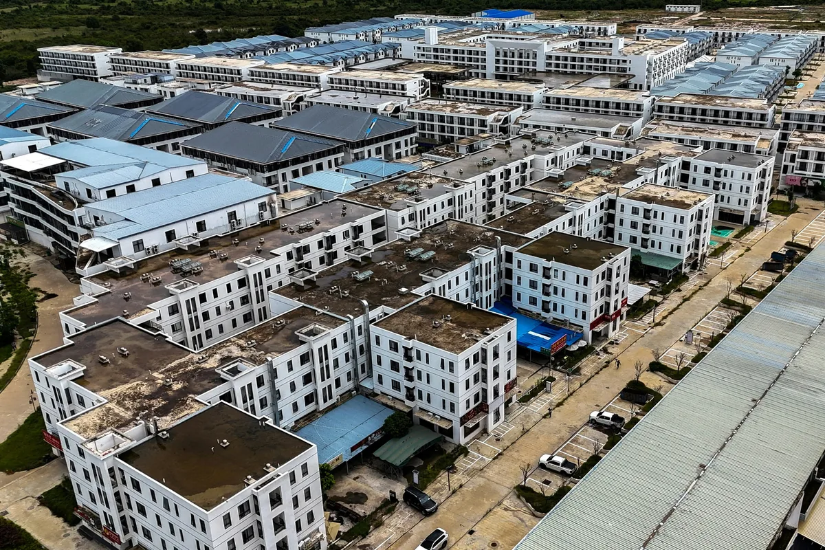 2026年9月21日，無人機拍下柬埔寨的電訊詐騙「8號園區」，該地據報與太子集團有關聯。（Reuters）