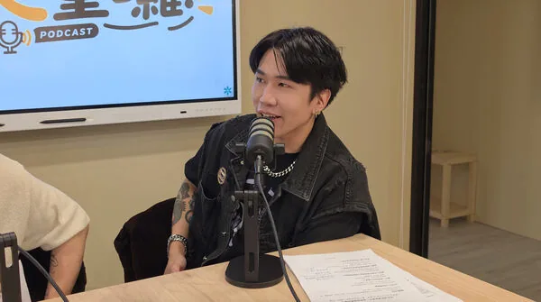 ▲▼炎亞綸（左）攜手奧迪（右）主持Podcast《唉唷！這個炎重囉！》，本集特別加班討論近期同志酒吧搜索事件。（圖／大浪娛樂 提供）