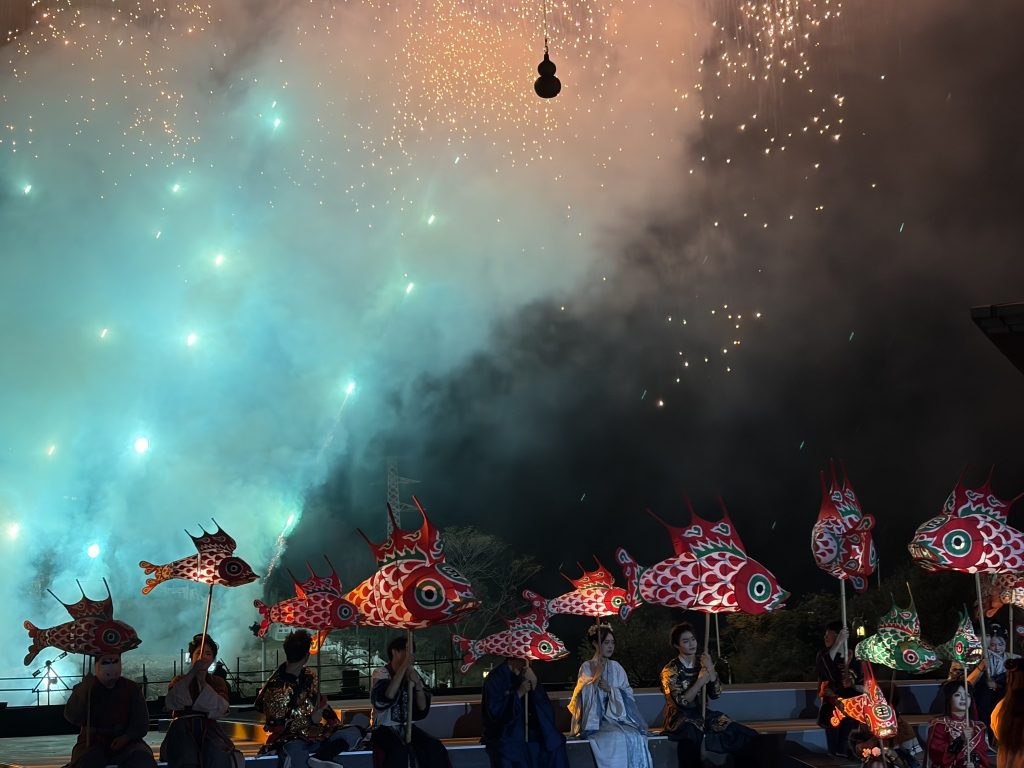 徽州鱼灯点亮古村夜 游客暴增数倍带火文旅IP 5 9f098597bcd314b7251e4572550fad55c223159038abfb080d2942e3e497ccc9 article