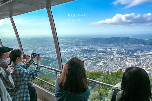 北九州皿仓山夜景攻略!免费接驳巴士、缆车票价一次看 11 ▲▼日本北九州皿倉山展望台的纜車交通、夕陽與夜景。(圖/《周花花》授權提供)
