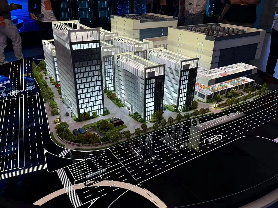 润建股份Token工厂的展示模型。原报道配图,记者黄雅慧摄。