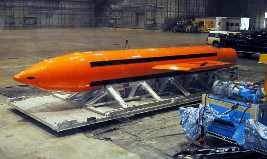 2003年3月11日,佛罗里达州埃格林空军基地的MOAB炸弹(资料照片)。