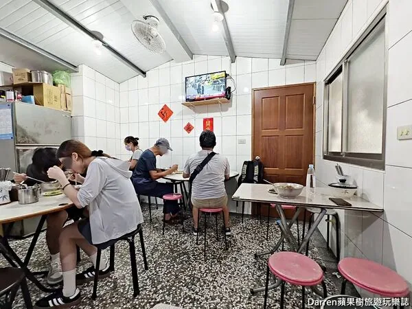 ▲▼台北大安古亭潮州街林記牛肉麵的半筋肉麵與免費加湯。（圖／《DARREN蘋果樹旅遊玩樂誌》授權提供）
