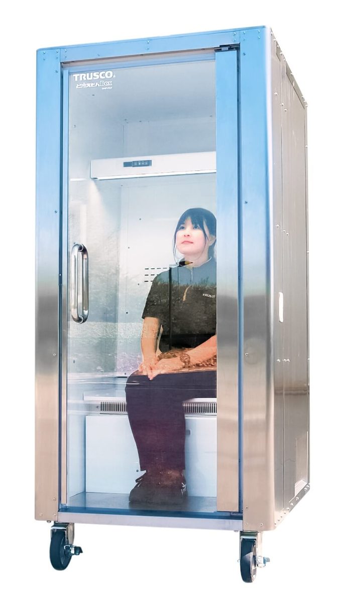 日本酷暑逼出「人用冰箱」 售价30万上市已卖300台 1 日本企業Trusco中山研發的「人用冰箱」Do Hiemon Box。(圖取自Trusco中山網頁www.trusco.co.jp)
