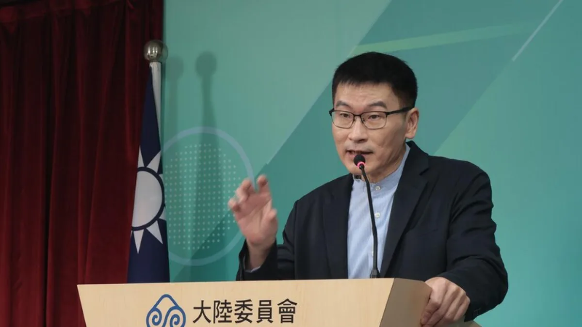 陆委会发言人梁文杰在记者会上讲话(资料照片)