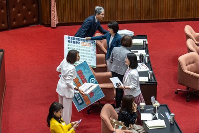 歷經10年，再生醫療雙法三讀！適用對象、細胞使用、倫理規範，六大焦點一次看