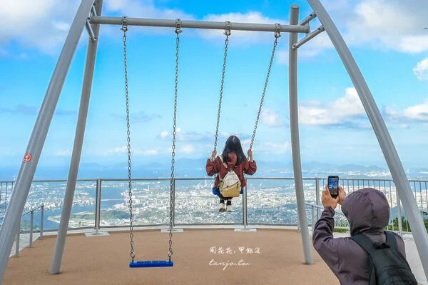 北九州皿仓山夜景攻略!免费接驳巴士、缆车票价一次看 17 ▲▼日本北九州皿倉山展望台的纜車交通、夕陽與夜景。(圖/《周花花》授權提供)