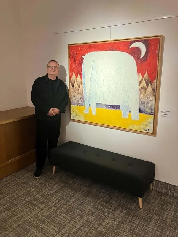 捷克知名插畫家瑞杰可（Tomáš Řízek）個人畫展「幻彩異境」近期在捷克莫斯特博美術館（Regional Museum and Gallery in Most）開幕，當中呈現他2024年榮獲義大利波隆那插畫展入選肯定的圖畫書「皮皮與奇奇」（Pippi and Chichi）的精選原畫。（瑞杰可提供）中央社記者劉郁葶布拉格傳真　115年10月19日