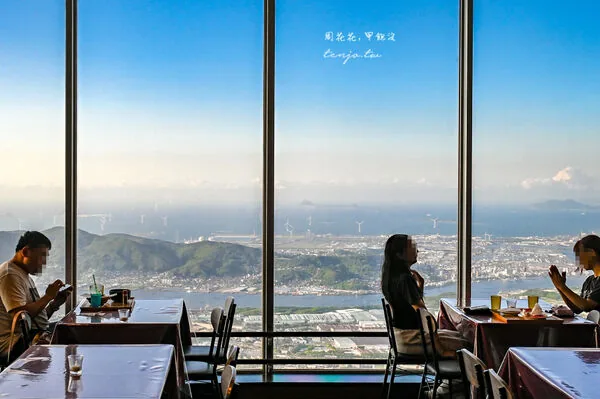 ▲▼日本北九州皿倉山展望台餐廳天宮的景觀座位、夕陽美景與餐點。（圖／《周花花》授權提供）