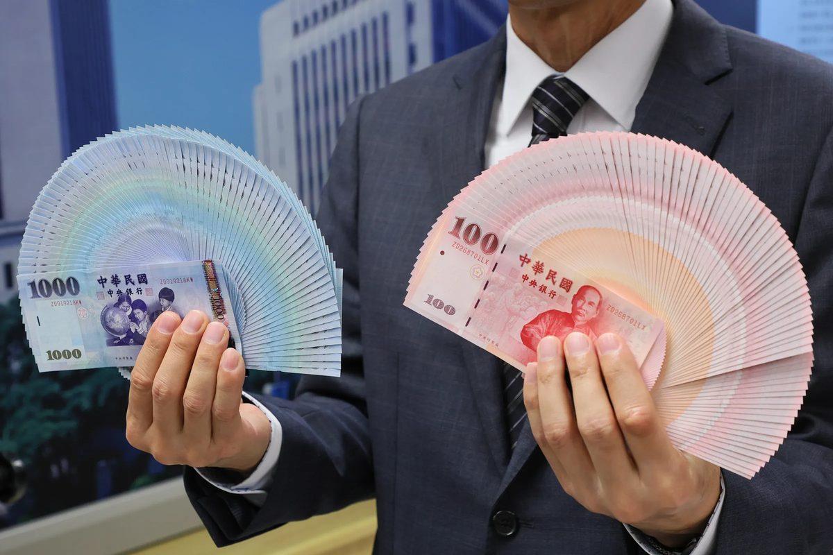 国旅补助最高省2000元 民众盼达3545元才够 1 20240122-中央銀行22日召開記者會,說明農曆春節前新台幣新鈔兌換事宜。(顏麟宇攝)