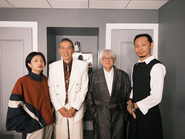 阮经天新片多伦多首映破千人挤爆 主创变装神还原全场沸腾 1 ▲電影《狂忘警探》入選多項國際影展,備受矚目,(左起)製片人王思靜、導演SABU、市山尚三、翻譯。(圖/一條龍虎豹提供)