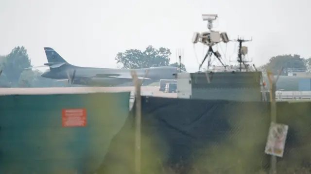 英国皇家空军费尔福德基地内可见多架飞机（27/9/2026）