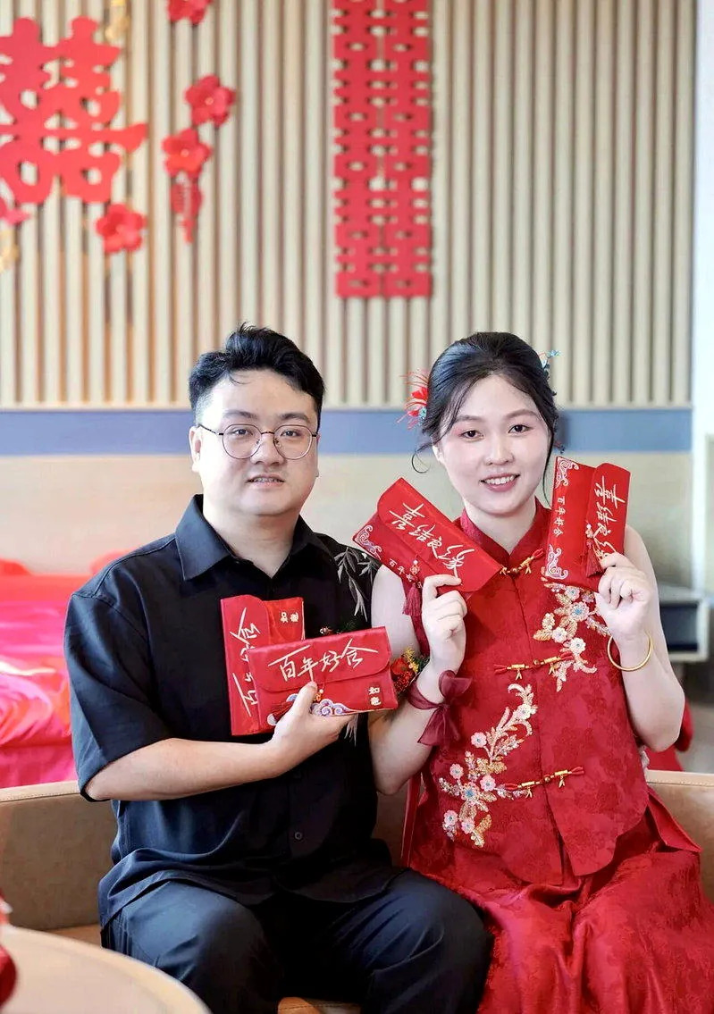 寧波95後姑娘舉辦「四無婚禮」引發網友熱議。(微博)