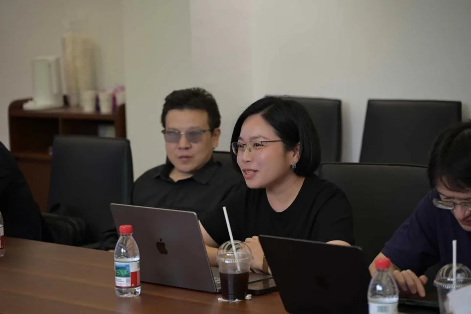 王闯闯:历史研究中AI常产生四类幻觉,主张「不求AI可信,但求可解、可核验」 10 ad762466ce7877d33d97f2be0dba58f0ca0c81effe1c5a3dbb0c64f413f0f954 article