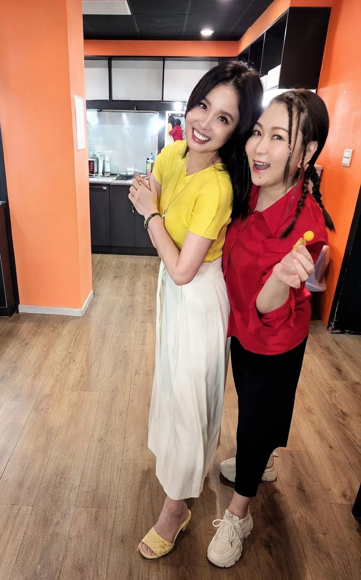 ▲▼張秀卿、郭靜純離婚！前夫皆捲巨債　她揭最大難關。（圖／翻攝自臉書）