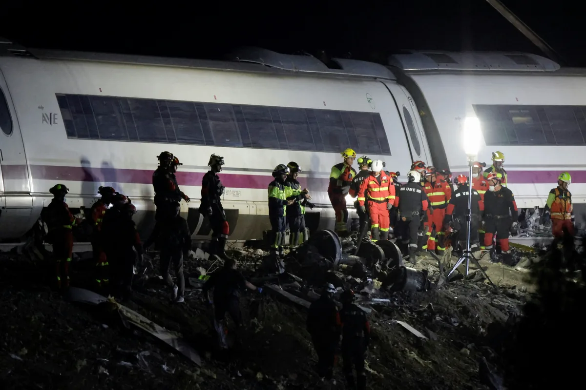 西班牙托雷多（Toledo）兩列高速列車10月28日在附近發生相撞意外，目前已增至最少68人罹難、179人受傷，成為歐盟自 2013 年以來最嚴重的鐵路災難。(Reuters)