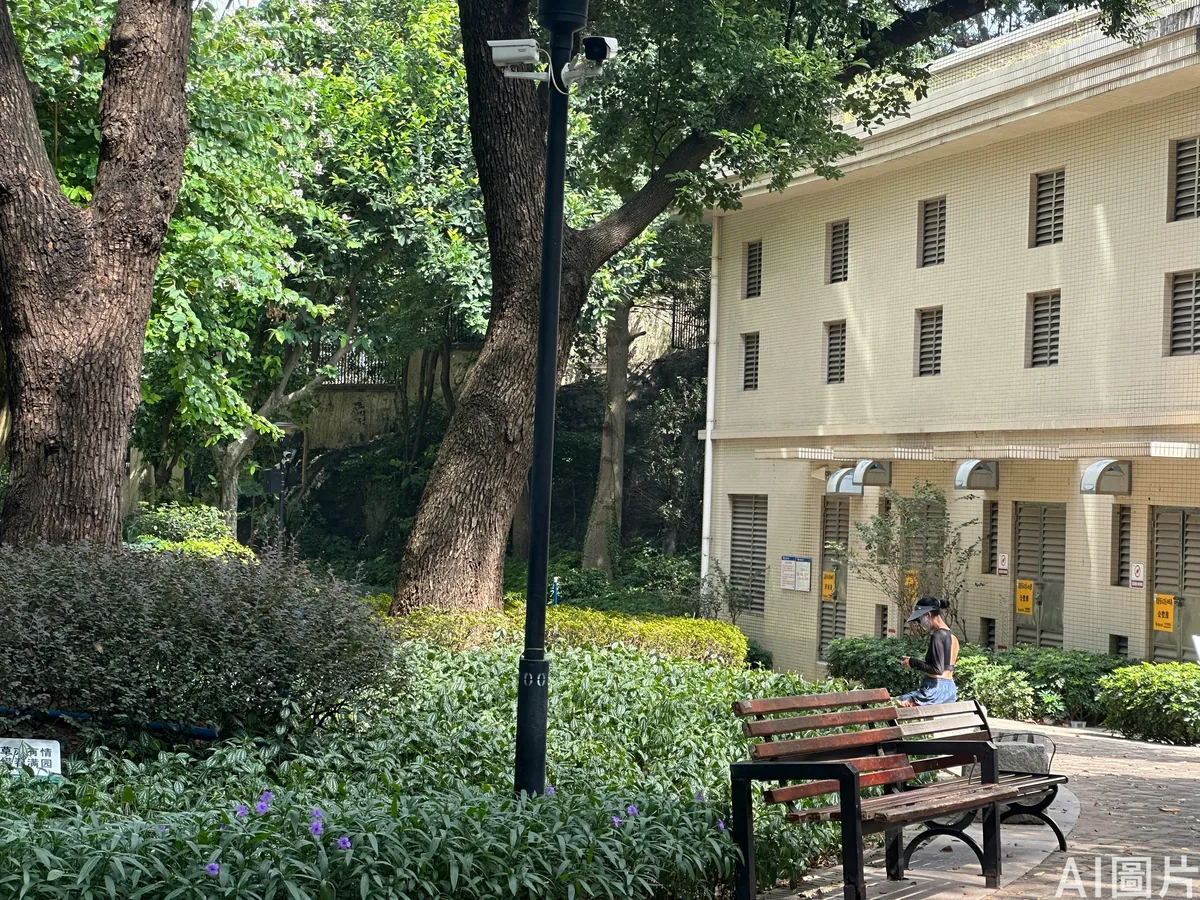 广州番禺雅居乐花园保安涉嫌性侵女童 自2020年前后起长达6年 4 有住戶向記者透露,曾親睹屋苑其他保安和女童玩鬧時拍其臀部。(香港01 攝)