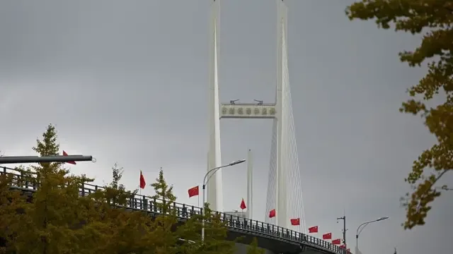 丹东眺望鸭绿江大桥