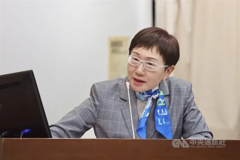 針對國民黨立法院黨團關注財政部主張普發現金加碼至2萬元須舉債的試算基準，財政部長莊翠雲表示，受到財政收支劃分法修法影響，中央政府新增稅收僅約2500億元。（中央社檔案照片）