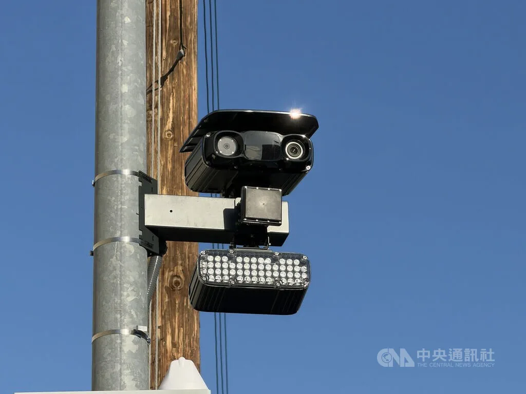 洛杉矶街边安装的测速照相设备