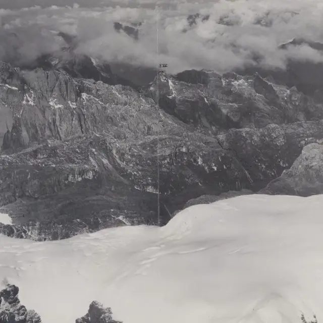 1936年的雪原显示，查亚峰周围的积雪范围要大得多