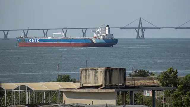 委内瑞拉海岸附近的一艘油轮
