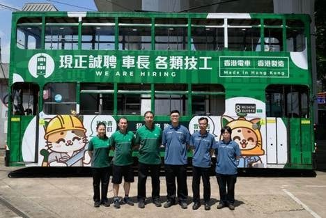 酷热天气|电车车长9.1起换新夏季制服 短袖Polo衫配短裤抗炎夏 4 電車工場員工制服較早前亦已更換,顏色由原來的灰色改為藍色。(香港電車圖片)