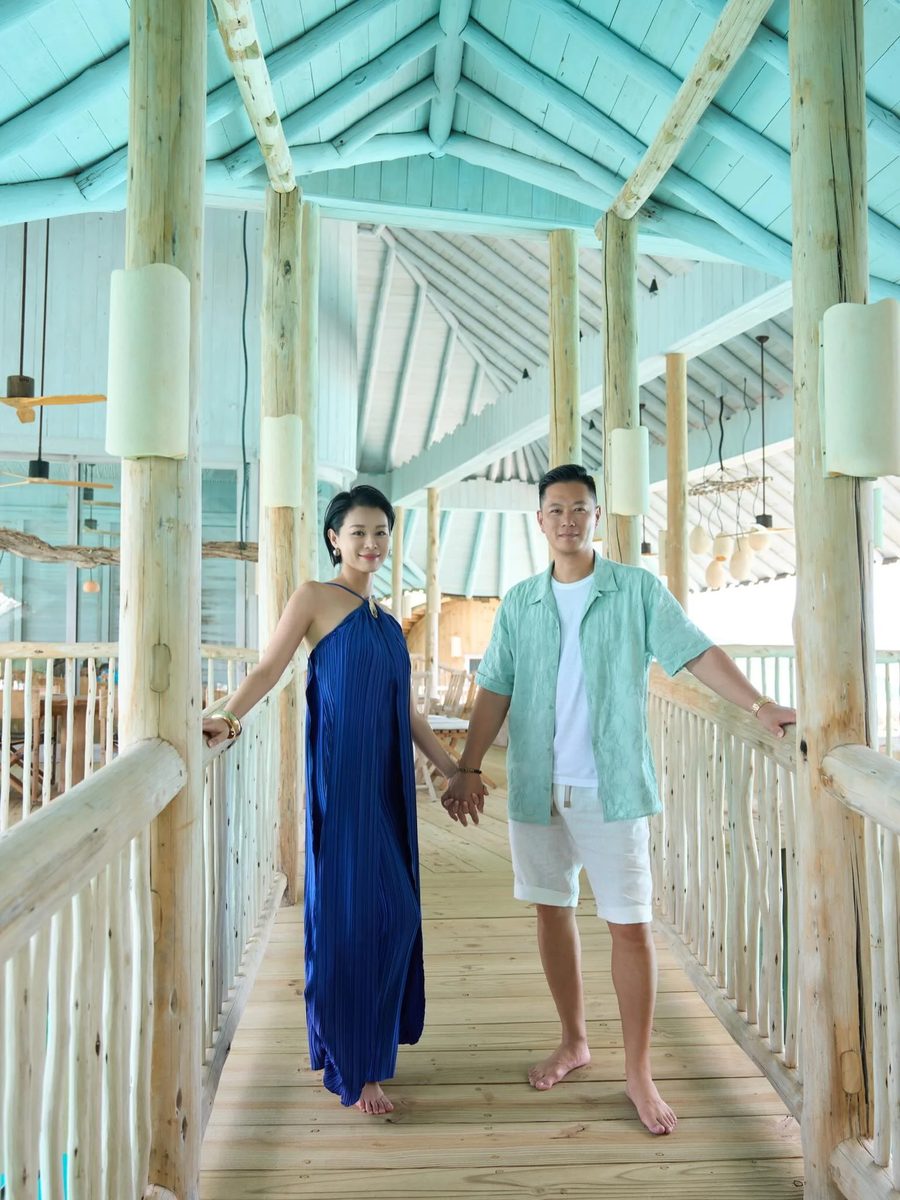 老公与前男友黄宗泽热拥引热议 胡杏儿笑谈不介意合作 10 b985b347350f8e73370a8b49d8cf553560d13912067bf0e4b5f5543e671ba9eb article