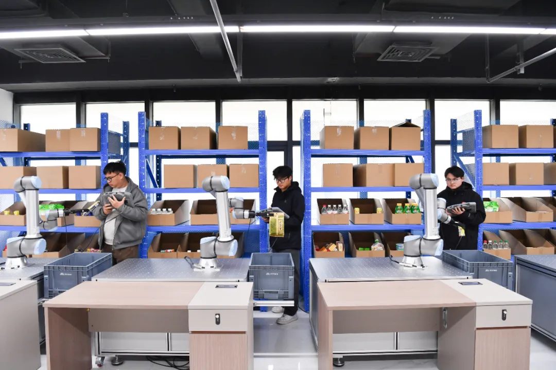 竞争进入下半场,京东如何用产业场景验证AI价值? | 电厂 3 ba7f32a4fb83a7b6e1a153dff94e7b736b29cc2ef5d34b16630c792a9af90b0d article