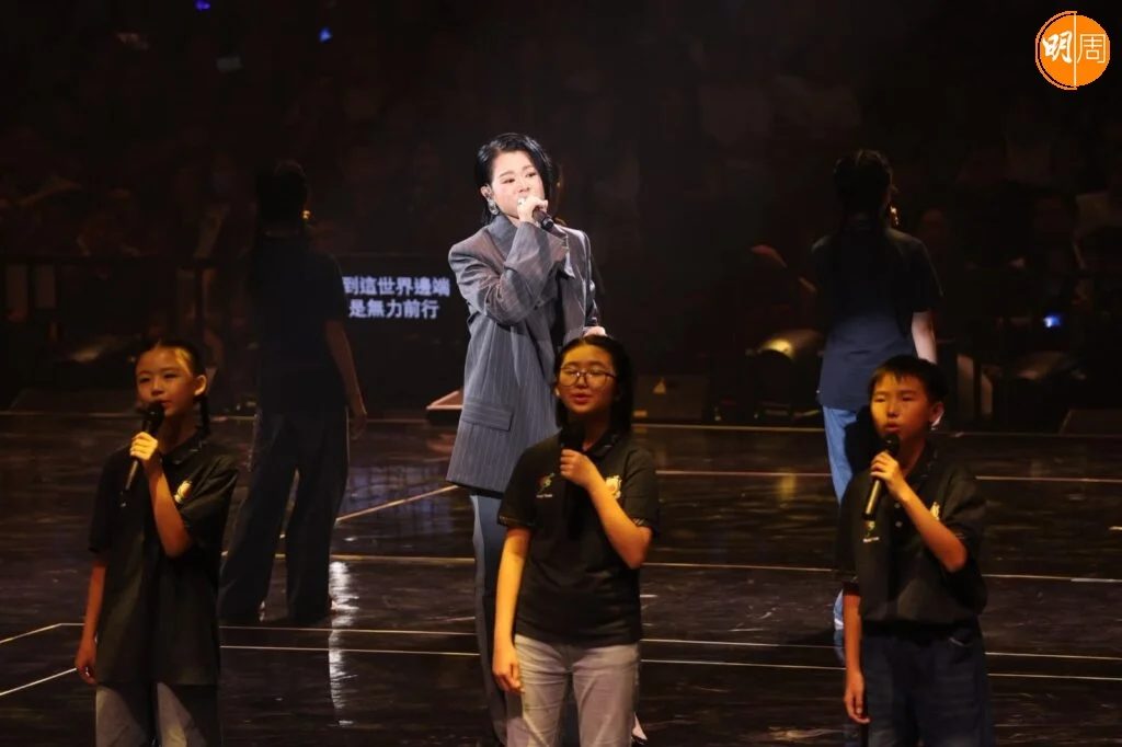 老公与前男友黄宗泽热拥引热议 胡杏儿笑谈不介意合作 5 ba8bf94c3104443538a2f9bf9b8ea81096d1b42473117887c292210d97ffff04 article