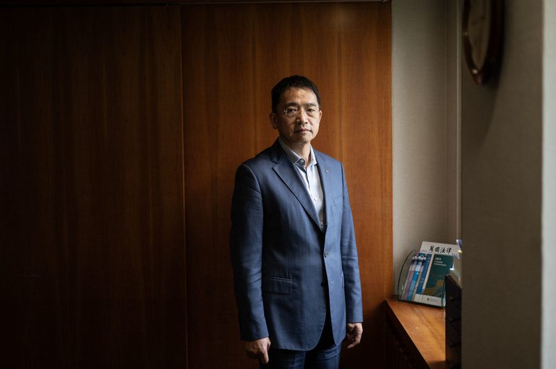 萬國法律事務所資深合夥律師黃三榮分析，法律制度以家庭為核心做設計，但隨著時代改變，需要更多討論及思考。（攝影／楊子磊）