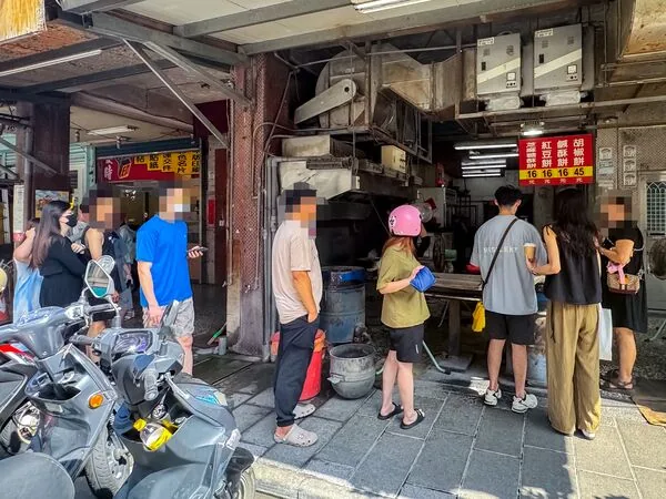 ▲▼宜蘭老吳碳烤燒烤餅胡椒餅與鹹酥餅。（圖／《陳小可的吃喝玩樂》授權提供）