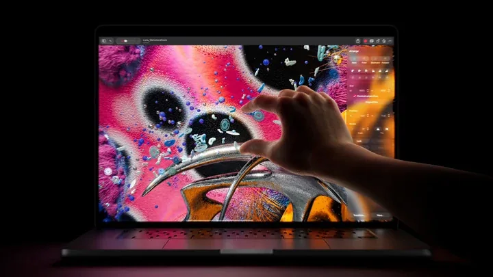 触屏 MacBook Pro 上手:机身减重,发光苹果标回归,转轴没到「很稳」 11 bc8cd6834bef1b7a840cdc1fc34767d0915071f41f8eec14a48eed0527a4ef7b article