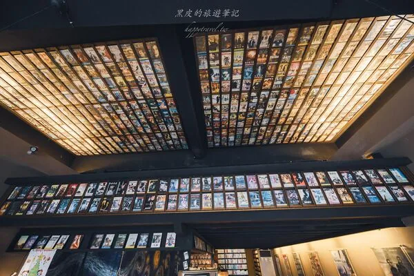 恒春金像咖啡:前身是DVD出租店,天花板排满电影封面 9 ▲▼屏東恆春金像咖啡DVD出租店風格空間與義大利麵、燉飯。(圖/《黑皮的旅遊筆記》授權提供)