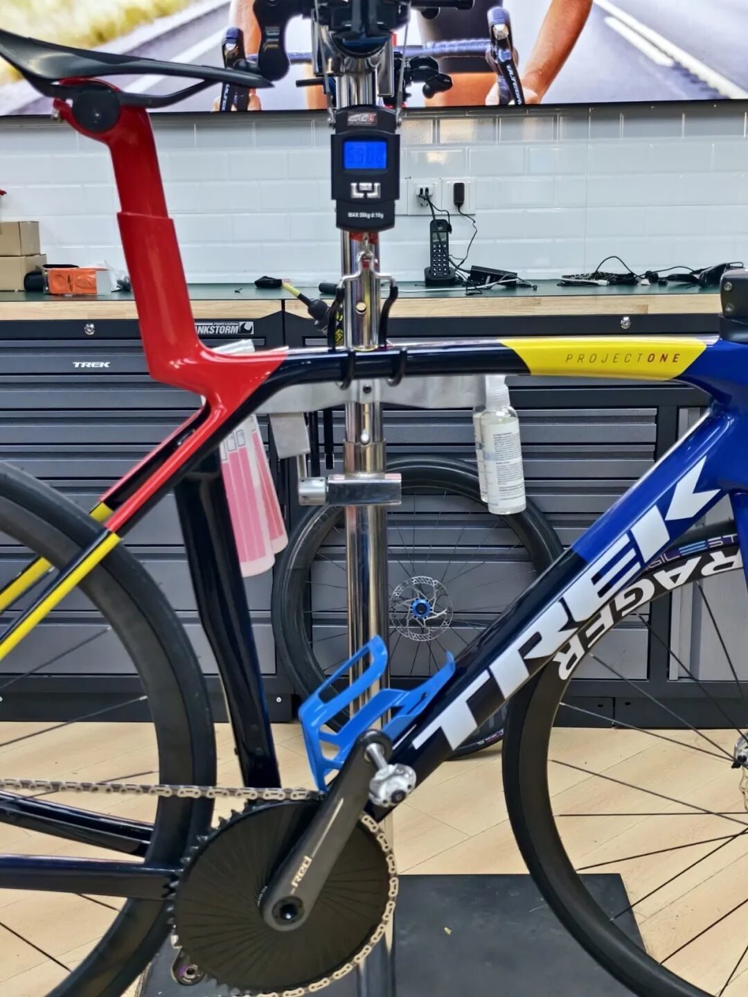 最值得买的顶级公路车?TREK 八代 Madone 评测 23 be34eb1ddf3a6284b273e02078d87720f7f01cd70288360c5dcc09ad1d58684f article