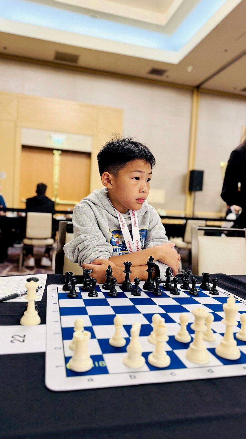 官沛霖在西洋棋比賽中。（Nick提供）