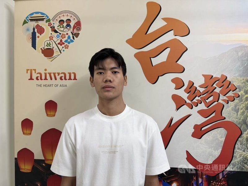 駐印度代表處教育組18日頒發證書給獲得教育部華語文獎學金的印度學子，獲獎學生張明軒（Selung Moingson Maring，圖）表示，他已學華語文兩年多，希望念完碩、博士後可以當上教授。這次到台灣，期待能把華語文學得更好。中央社記者李晉緯新德里攝　115年8月19日
