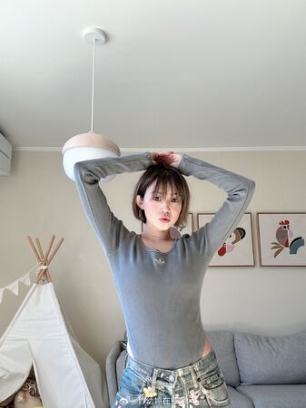 ▲▼景甜舊愛挨批小氣　前主播：富豪借妻名牌包要收租。（圖／翻攝自微博／竹幼婷在芬蘭）
