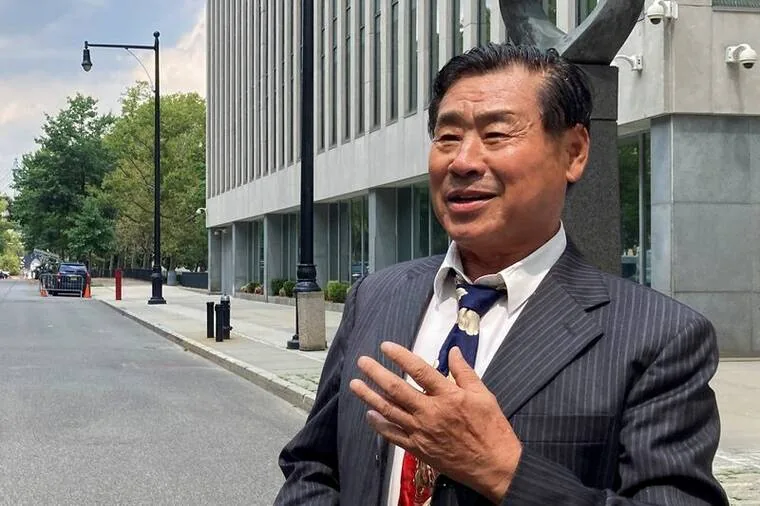 同车的人已飞往中国,张婉莹为何不准交保? 5 王书君2024年8月6日在布鲁克林联邦法院外对媒体讲话