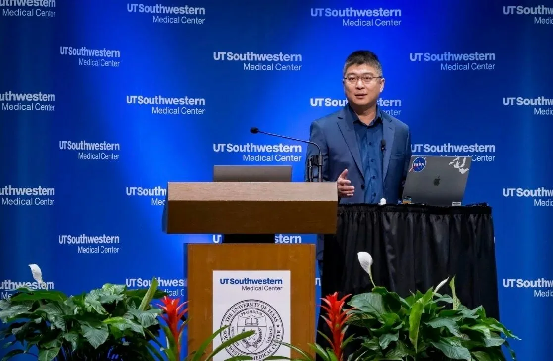科学家吴军弃美终身教席 回国加盟西湖大学:再多钱也留不住我 8 2018-2026,吳軍就職於美國西南醫學中心,從助理教授晉升為副教授(2023)和正教授(2026)