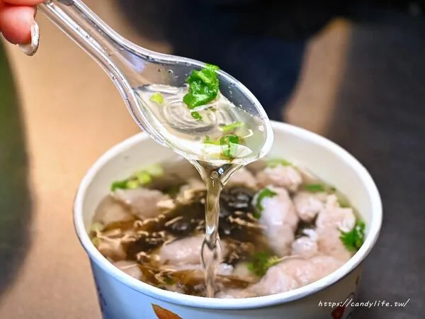 ▲▼福鼎肉片的現刮肉片湯與台中北屯總站夜市攤位。（圖／《糖糖's 享食生活》授權提供）