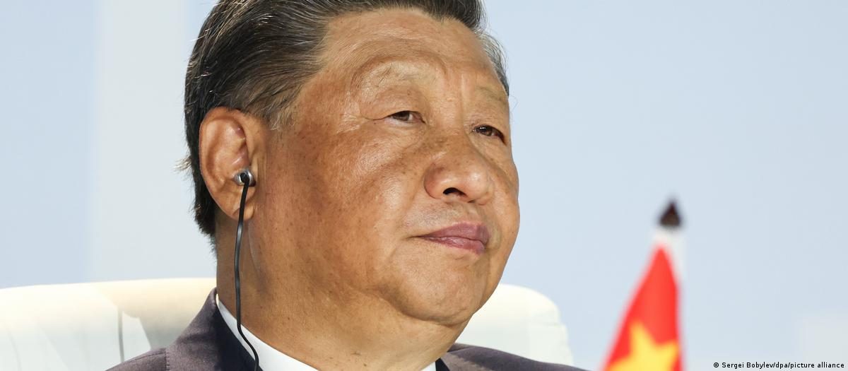 许家印被抓 赌赢房价却赌输了习近平 1 时评人邓聿文指出,恒大讲,如果自己倒下,牵涉331万人就业,204万业主将面临工程烂尾,这是许家印在用系统性金融风险和社会稳定来吓唬习近平,可习偏不吃这套