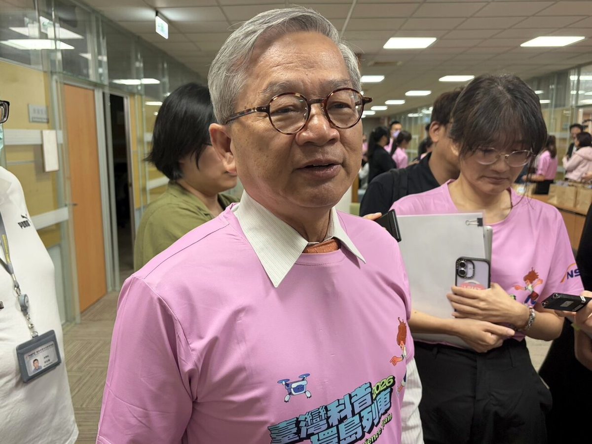 台湾国科会主委吴诚文接受记者采访